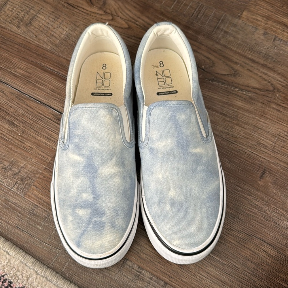 Women’s shoes size 8